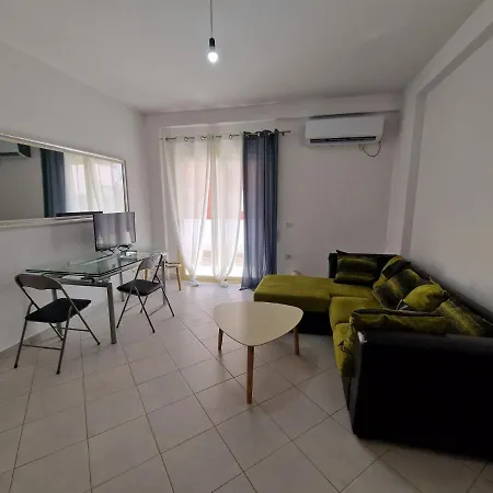 Sole&mare Apartment, 7 Minutes Walk From Lungomare Apartman